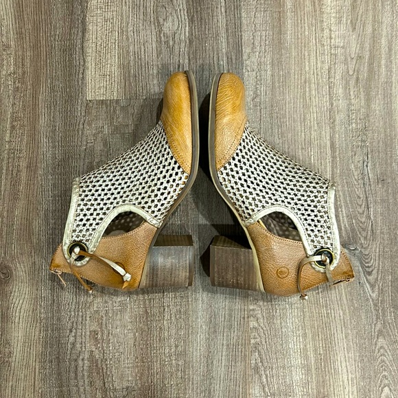 Amazing Perforated leather ankle boots - Picture 2 of 6